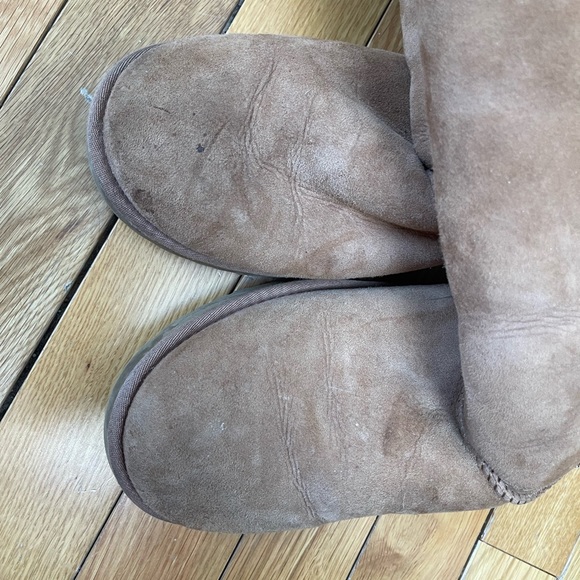 UGG Classic tall boot - size 8 - Picture 7 of 7